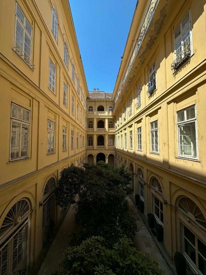 Old Town Apart Lägenhet Budapest Exteriör bild