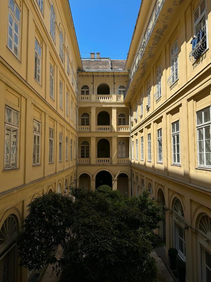 Old Town Apart Lägenhet Budapest Exteriör bild